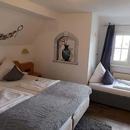 Hotel Dreikoenig & Restaurant Seegourmet 3*