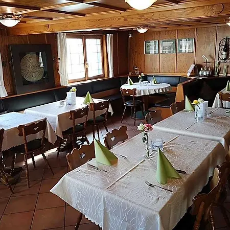 Hotel Dreikoenig & Restaurant Seegourmet 3*