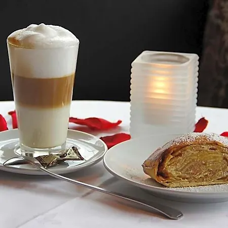 Hotel Dreikoenig & Restaurant Seegourmet Отель 3*