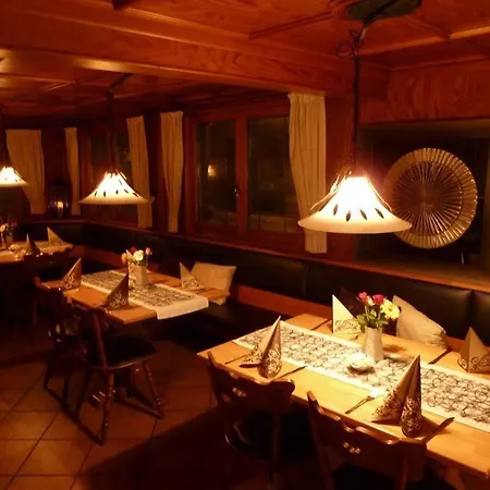 Отель Hotel Dreikoenig & Restaurant Seegourmet Хагнау